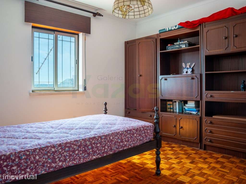 Moradia Usada T4, em banda, na Nazaré.-14