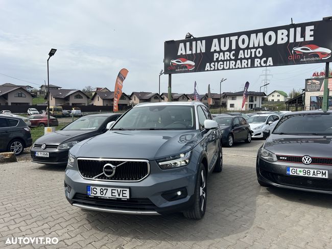 VOLVO XC-40 - SUV