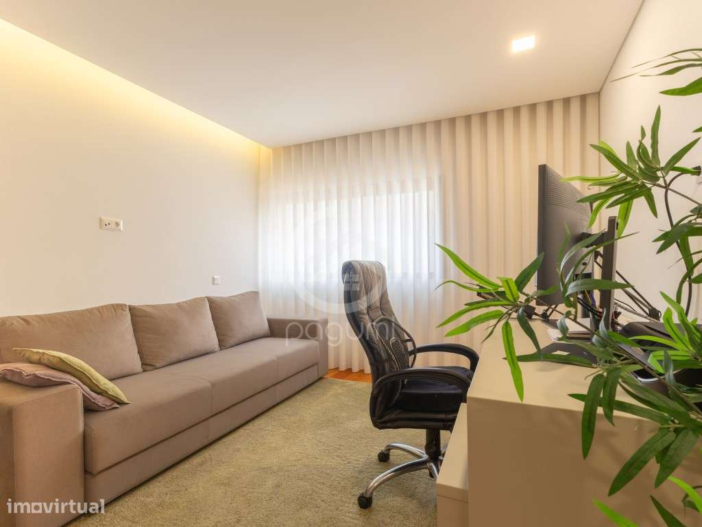 Moradia Contemporânea | 1.470 m² | A 1 Minuto da A4-16