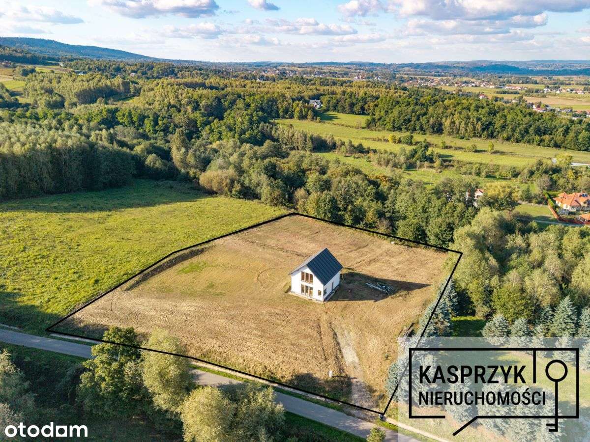 Duża działka z domem niskoenergetycznym.-1