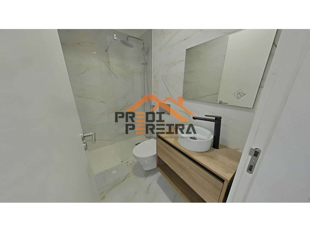 Imóvel T3, totalmente remodelado, com acabamentos de qualidade.-6