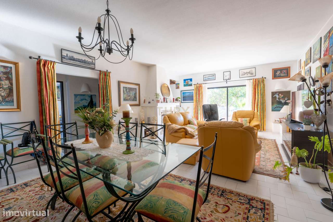 Oportunidade Rara: Moradia com Piscina e 3097m² de Terreno em Almancil-11