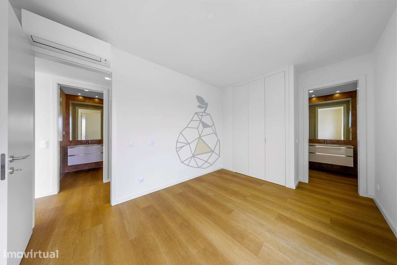 Apartamento T2 Duplex com 2 lugares de estacionamento em Alvor-10