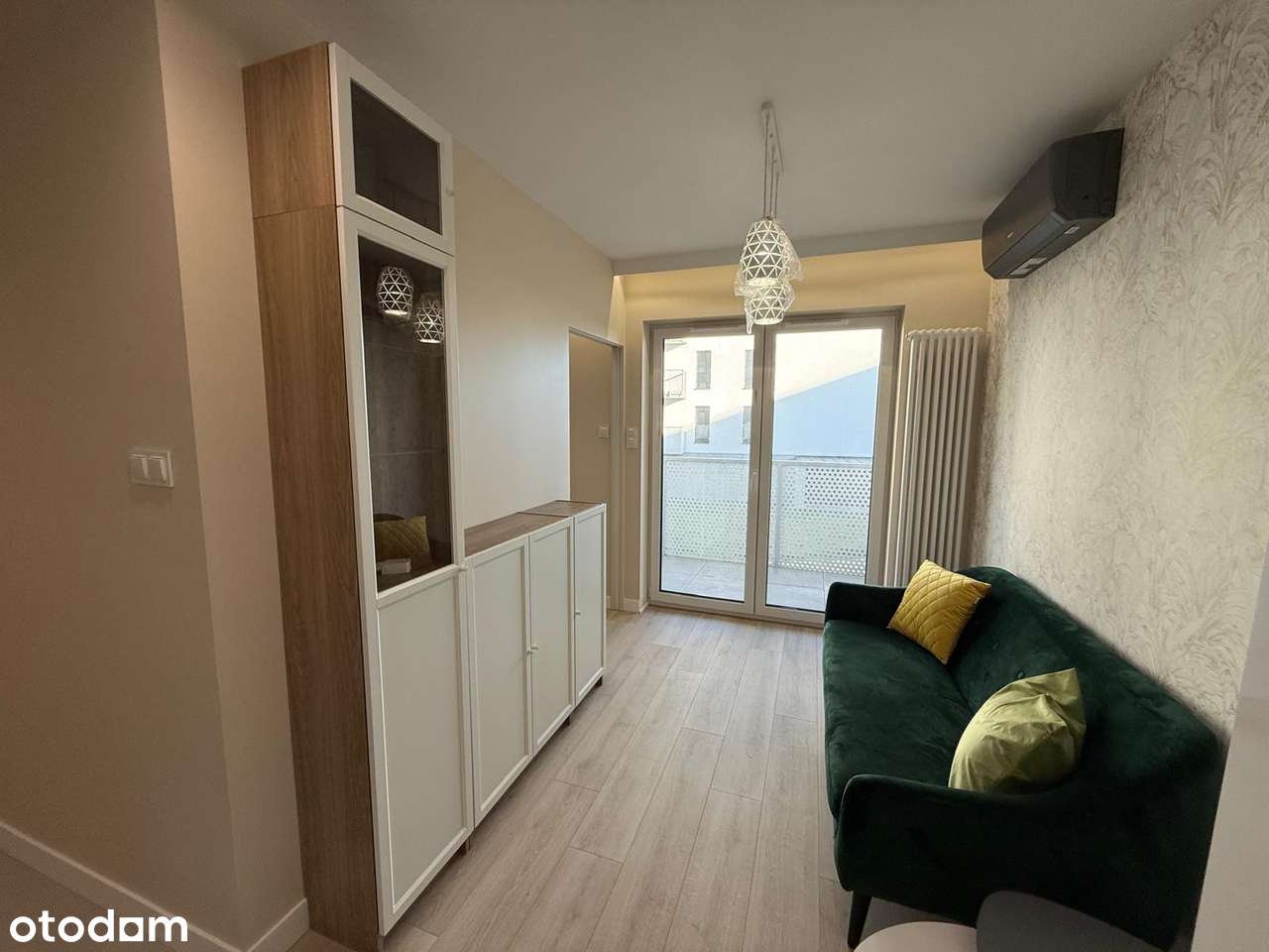 Świeżo wykończone studio z osobną sypialnią, balkon i klimatyzacja - Pełny obrazek: 2/7