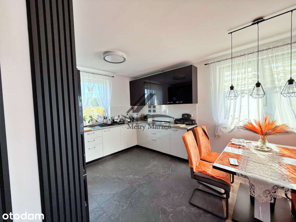 Niewielki urokliwy dom! Cicha i spokojna okolica!-11