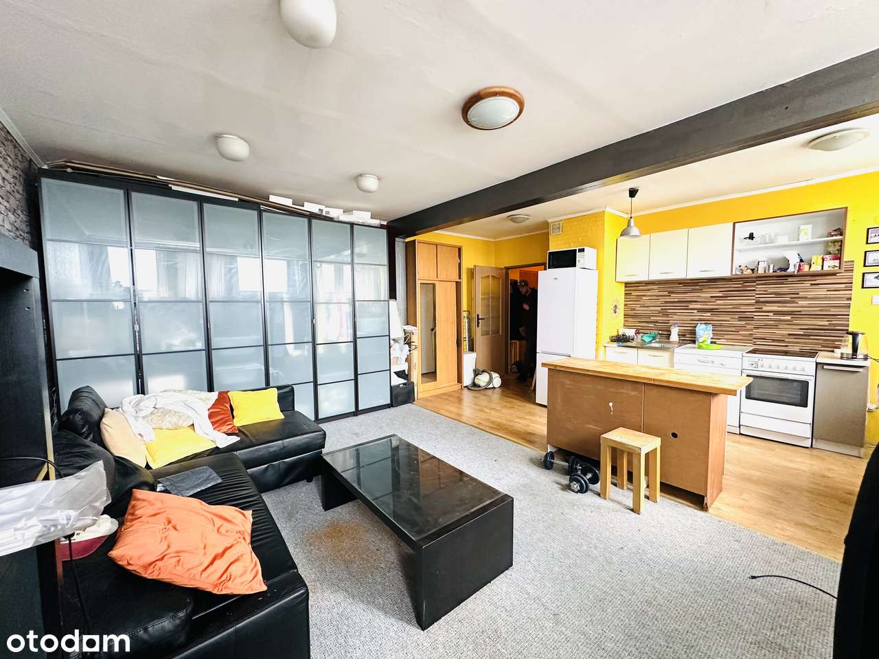 2 Pokojowe mieszkanie na Ratajach - z dużym salonem-1