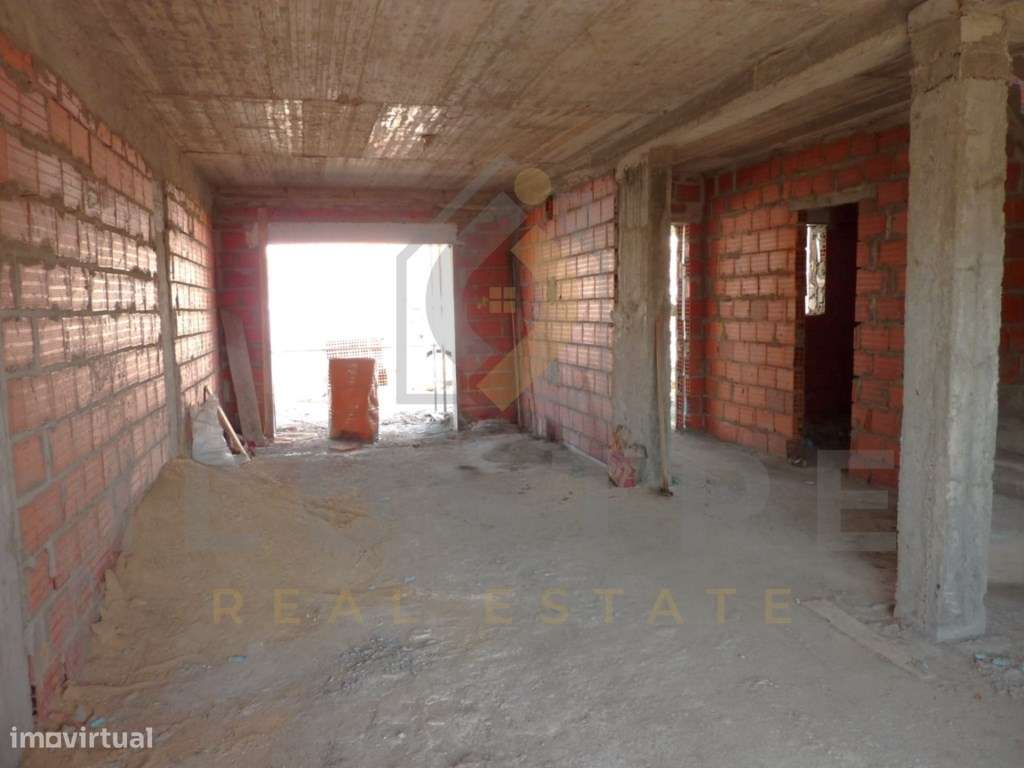 Moradia T3 em construção com logradouro e garagem em Sesimbra-11