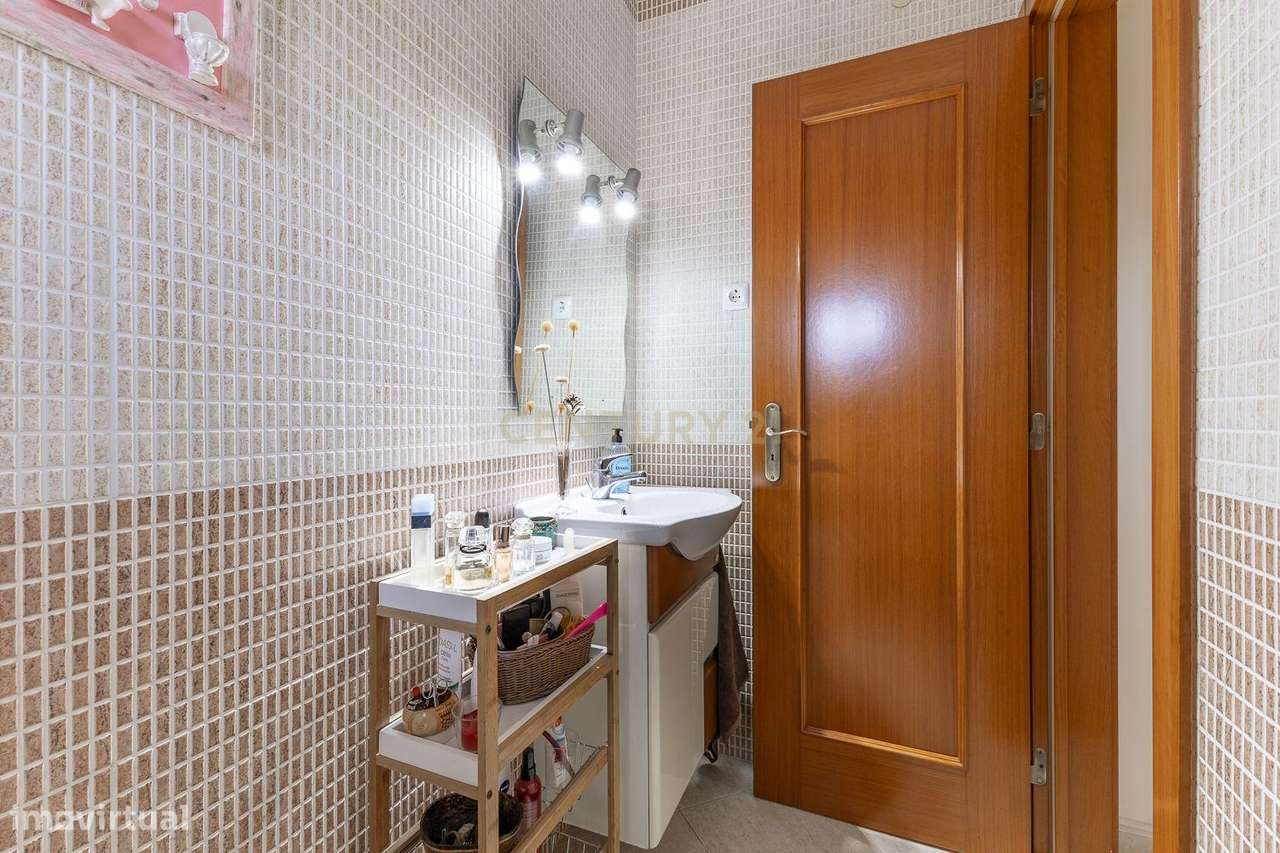 Moradia em Banda T4 | 3 Pisos | Aldeia de Paio Pires 490.000 € | 249 m-21