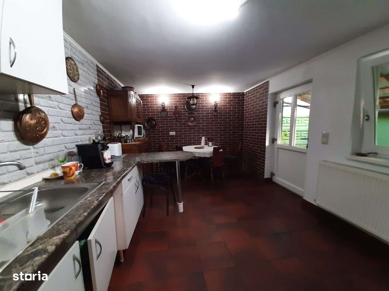 Casa cu etaj, 4 camere, 5 Ari teren, semicentral Satu Mare-11