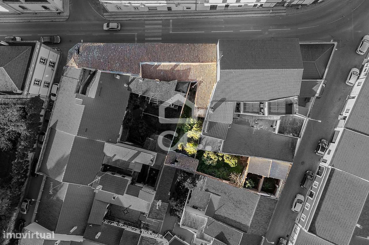 Prédio c/ Moradia >T6, Quintal e Espaço Comercial, em Reguengos de Mon - Grande imagem: 2/60