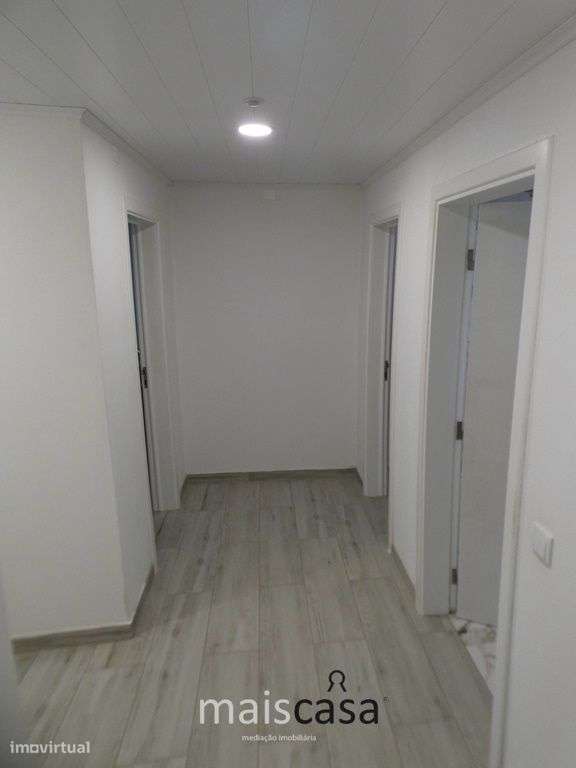 Moradia T3 com Tanque, Terreno e Linha de Água-11