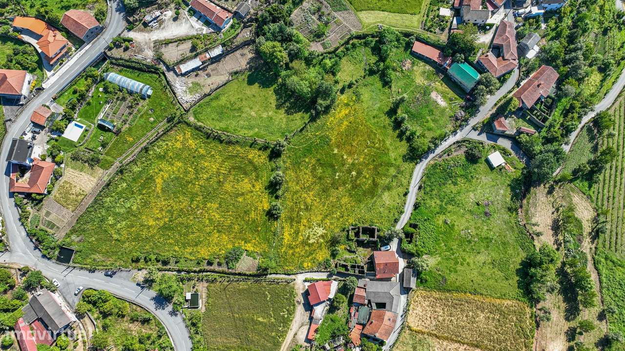 Terreno com duas moradias para restauro - Grande imagem: 4/30