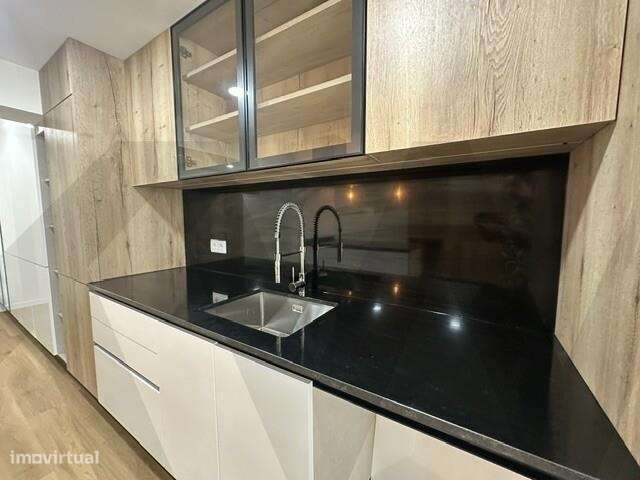 Apartamento T2 Completamente Remodelado - Centro Ericeira-11
