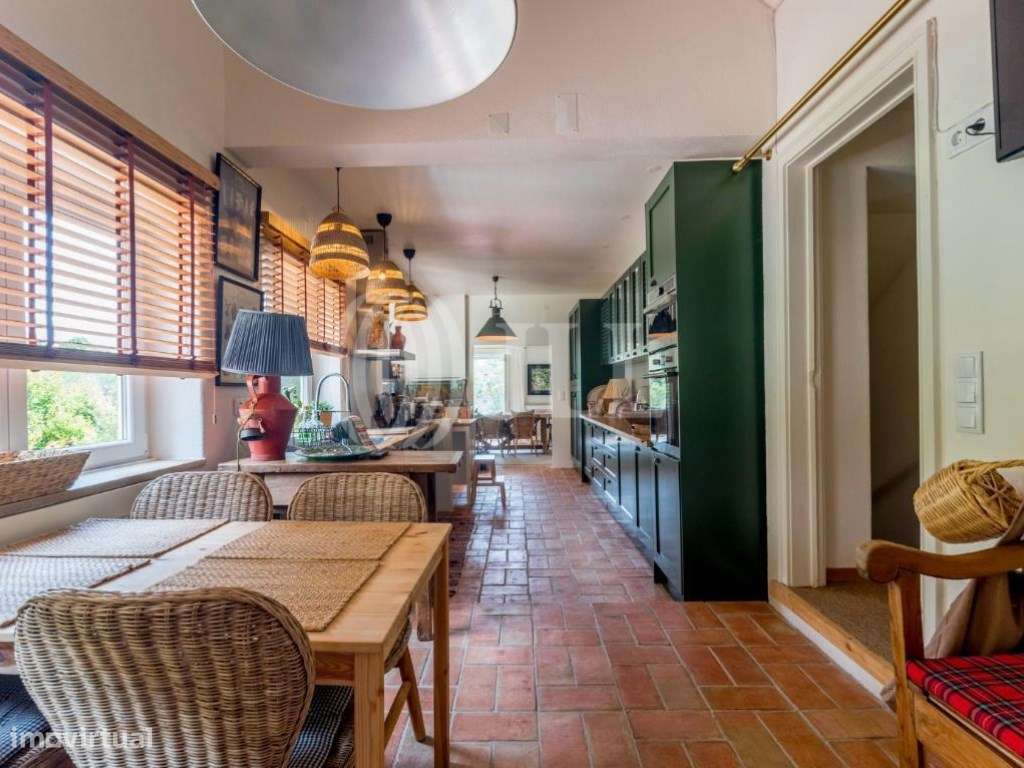 Moradia T6 com jardim e piscina no Estoril em Cascais-14