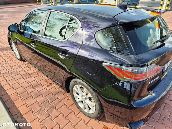 Lexus CT - 7