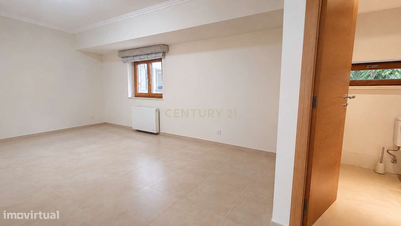 Moradia Isolada T5+1 com Piscina | 3 Suites | Garagem Box | Lote 585m2-21