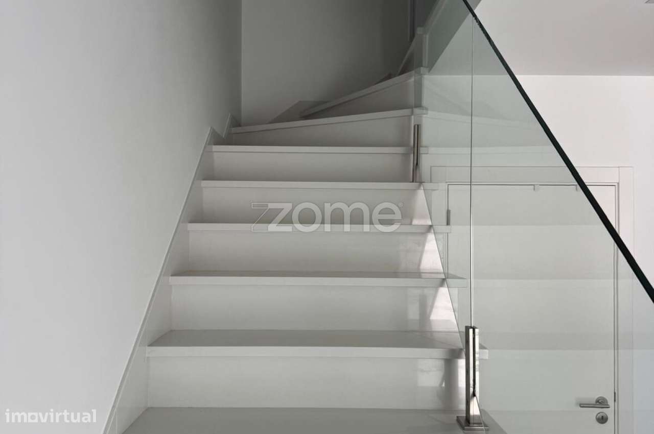 Moradia T4 com 2 Suites-15