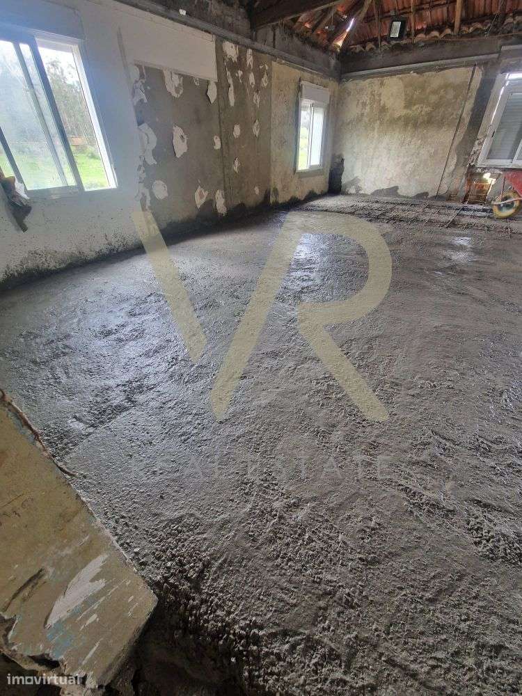 Moradia para Remodelação com Terreno Generoso em Ourém-22