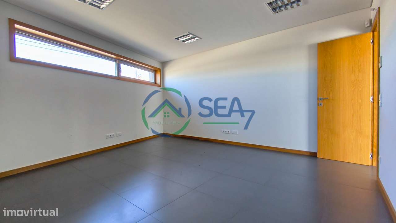 Moradia T6 com grande terreno, Meadela-42