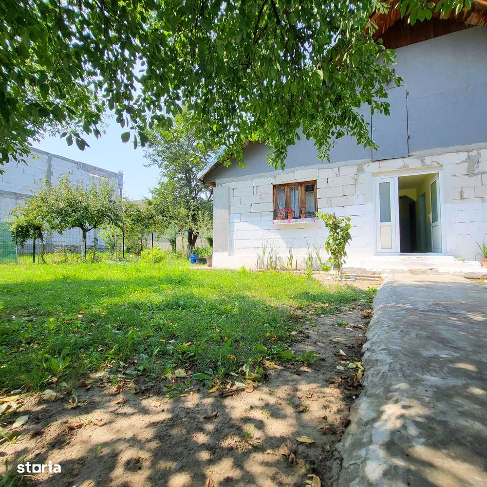 Casă cu 3 camere în Onești-0