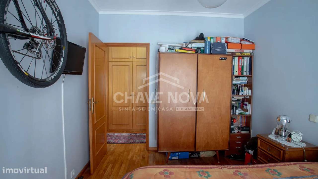 Apartamento T2 c/ varanda em Canelas-13