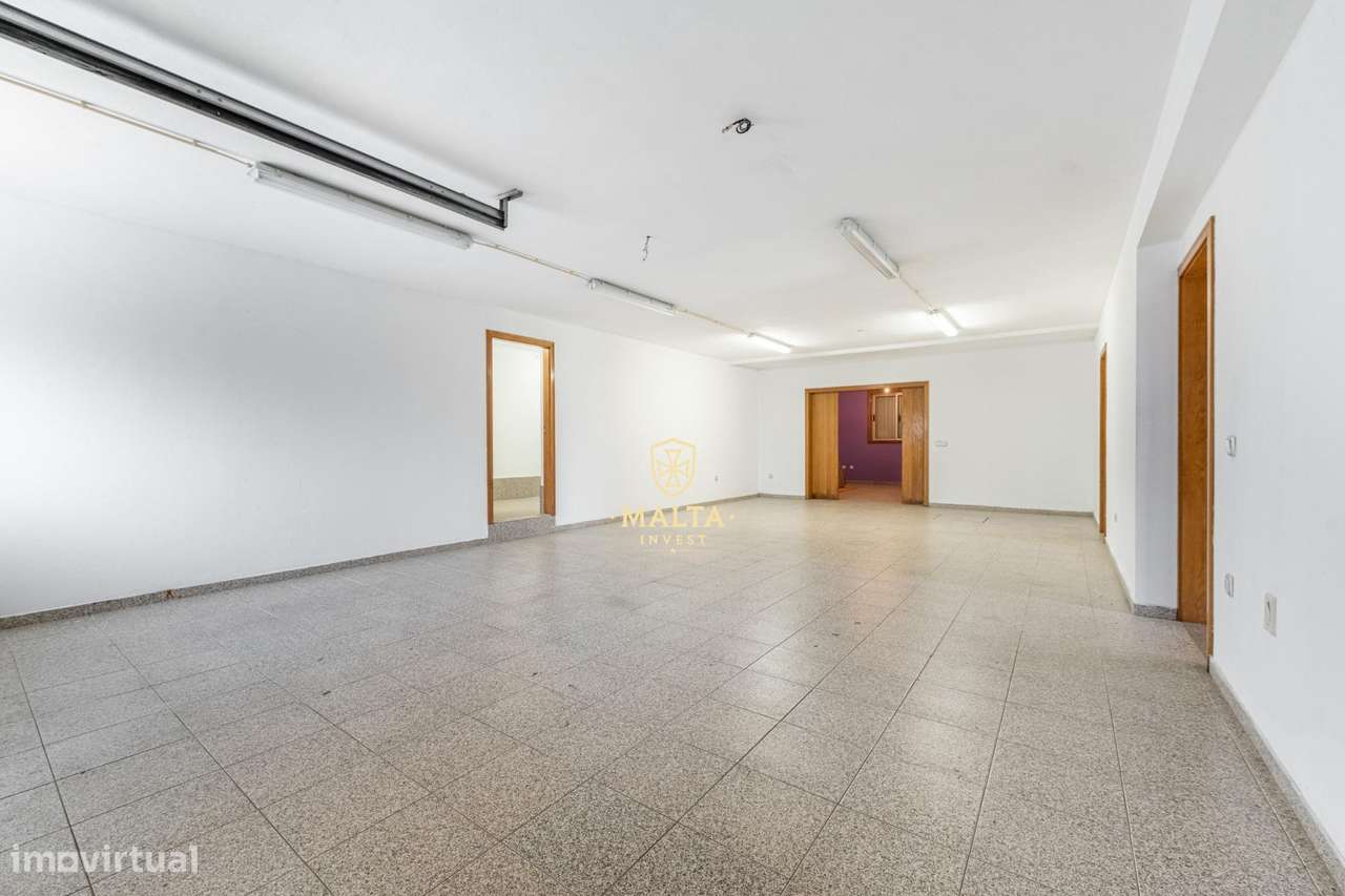 Moradia de Sonho na zona da Falperra!-52