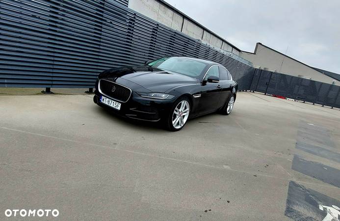 Jaguar XE 2.0 D200 mHEV AWD SE - 9