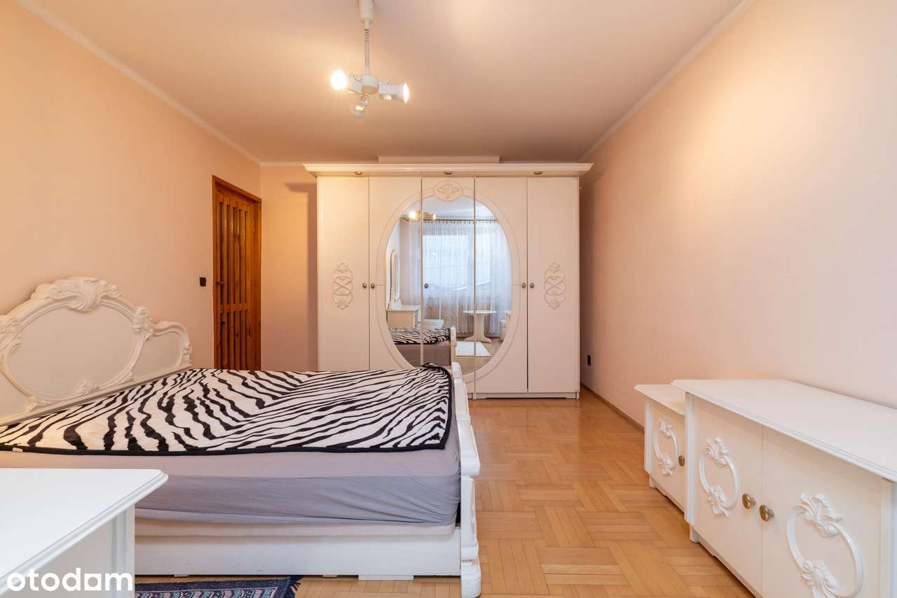 Dom i   działalność w samym centrum-18