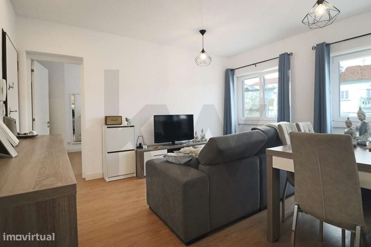 T2 Renovado com 2 Varandas | Excelente Luminosidade | Odivelas - Grande imagem: 2/27