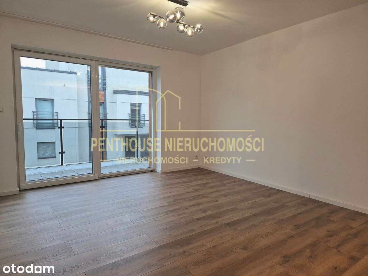 apartament z tarasem i dwoma miejscami parkingowymi-7