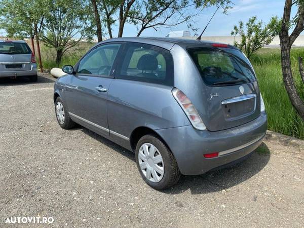 Dezmembrez piese Lancia Ypsilon - 2