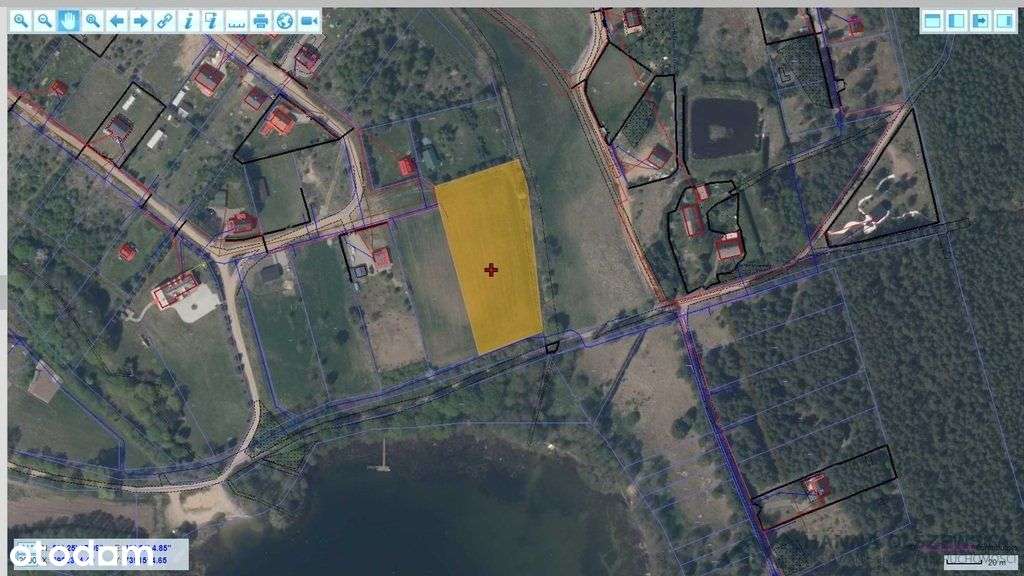 Działa przy jeziorze Łąkorz-15