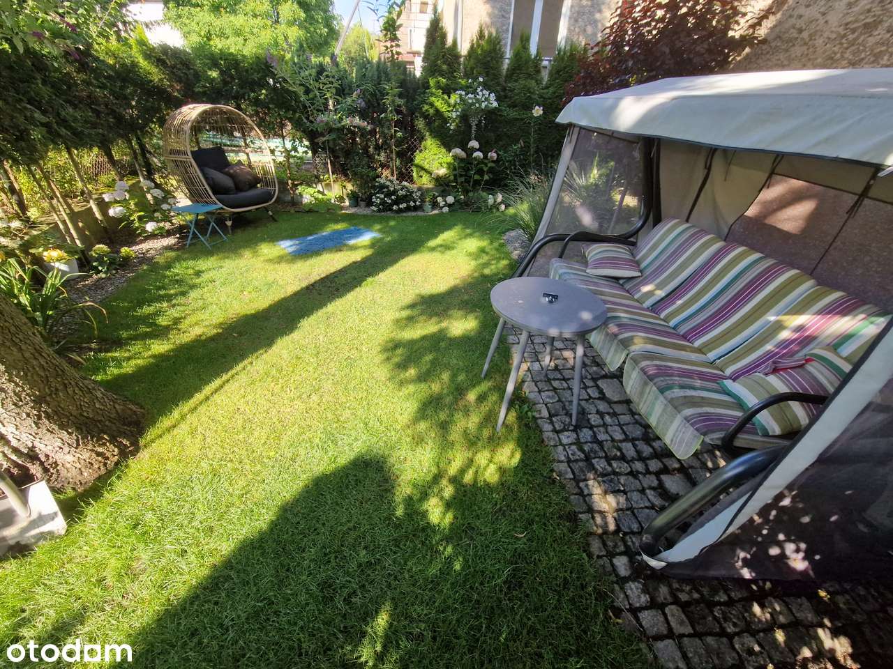 Piękne dwupoziomowe mieszkanie z tarasem i ogrodem-9