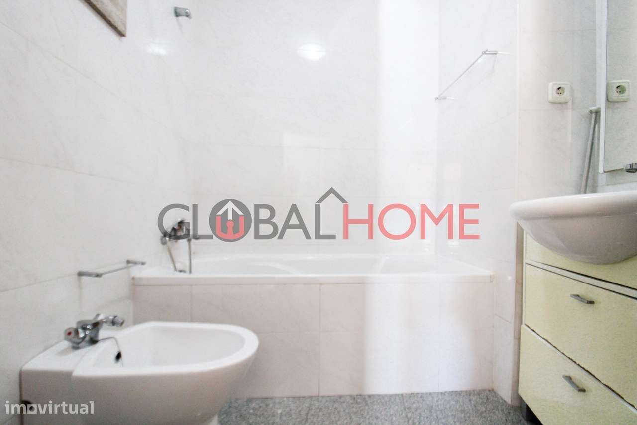 Apartamento T3 na Avenida da Carvalha-33