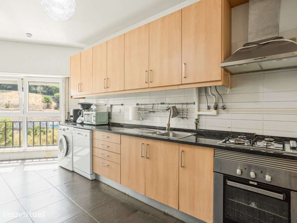 Excelente Apartamento T4 em MIraflores-15
