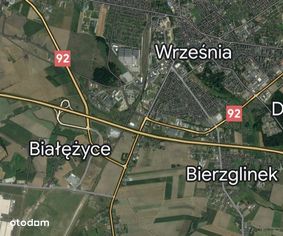 w sąsiedztwie zjazdu z autostrady A2.