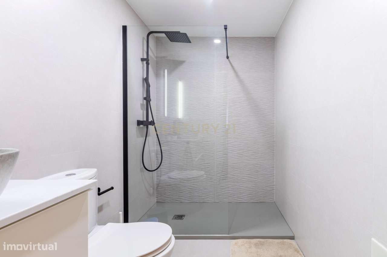 T2 Renovado | 2 WC Novas | 106 m² | Parqueamento + Arrecadação | Eleva-28