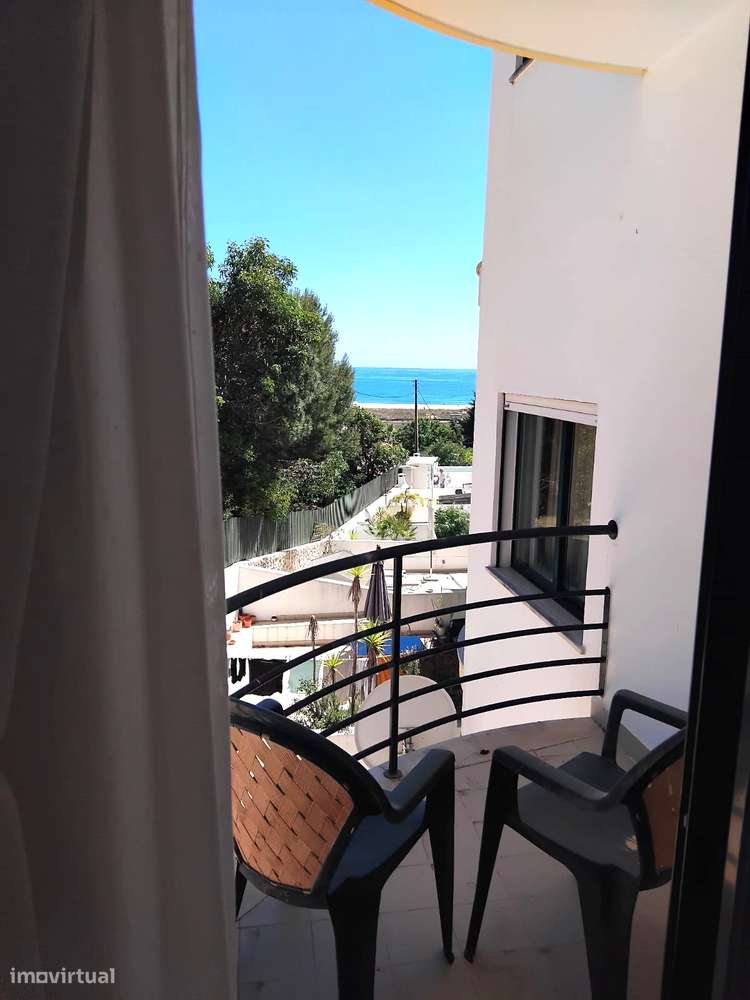 Exclusivo T2 com vista mar na Meia Praia-8