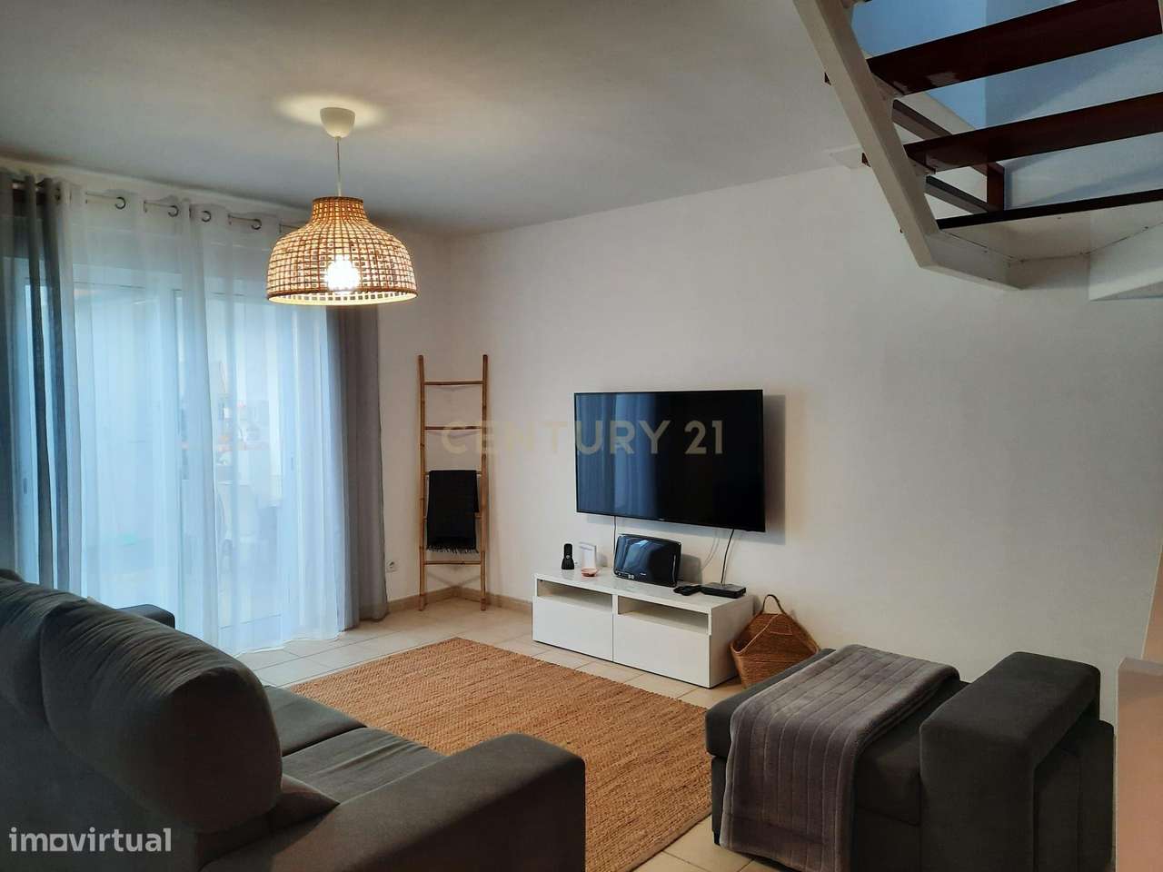 Magnifica T3 com Piscina no Corval-53