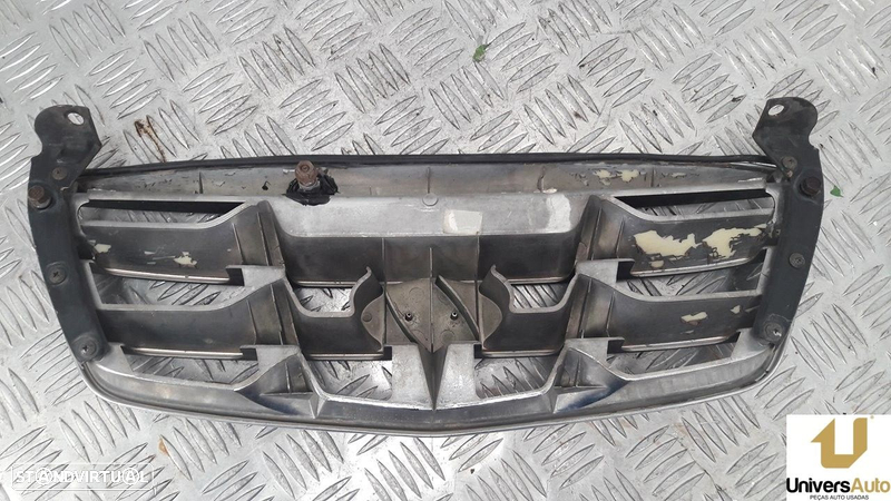 GRELHA FRONTAL DE RADIADOR HYUNDAI ELANTRA SEDAN 2001 - - 4