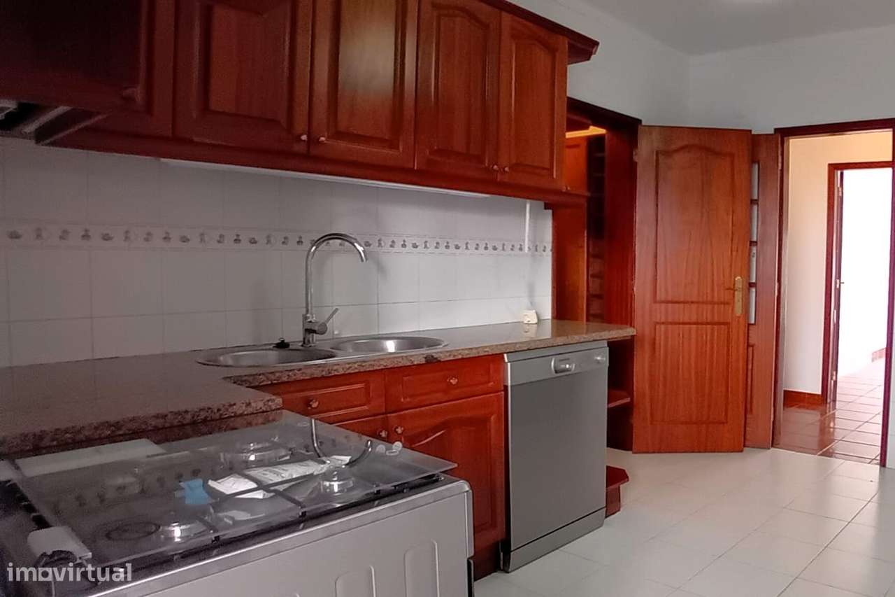 Apartamento c/ 4 assoalhadas c/ Terraço 15m2 no CENTRO da Lourinhã! - Grande imagem: 4/21