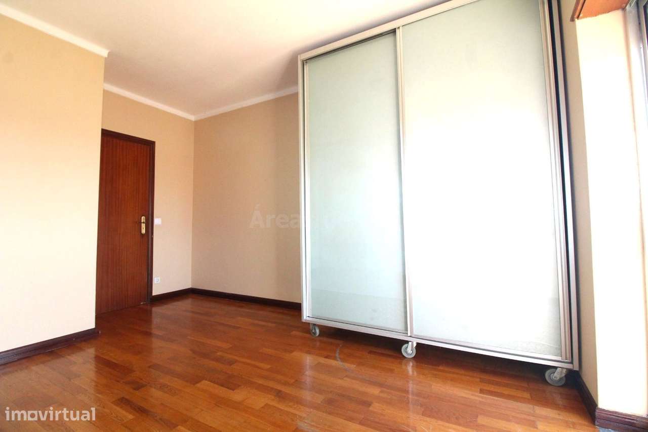 Apartamento T3 - Com Garagem e Sótão-10