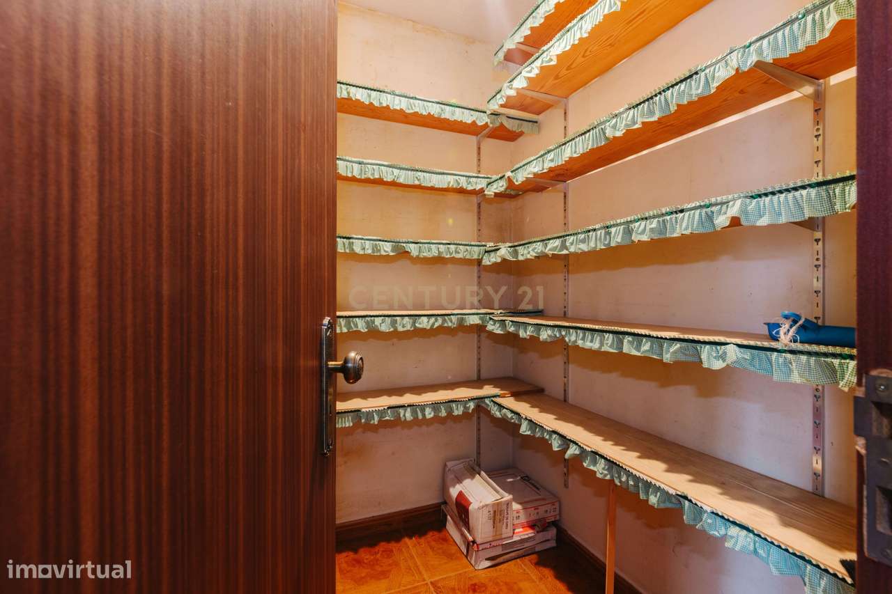 Apartamento T4 à venda no Barreiro-15