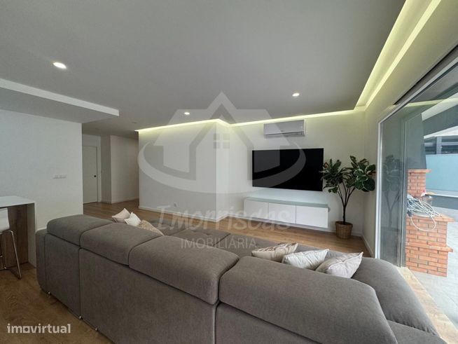 Apartamento T4 seminovo com terraço, no Parque das Oliveiras em Cam...-1