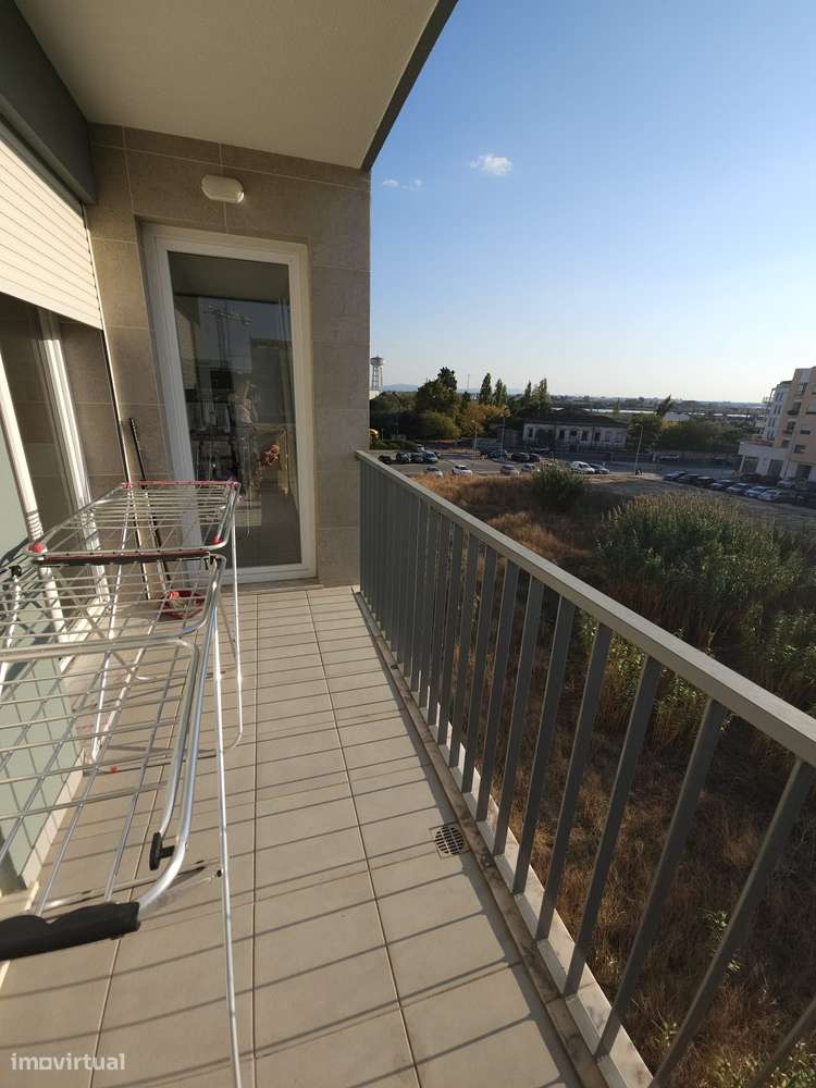 Apartamento T3 com varanda, ar condicionado e elevador-13