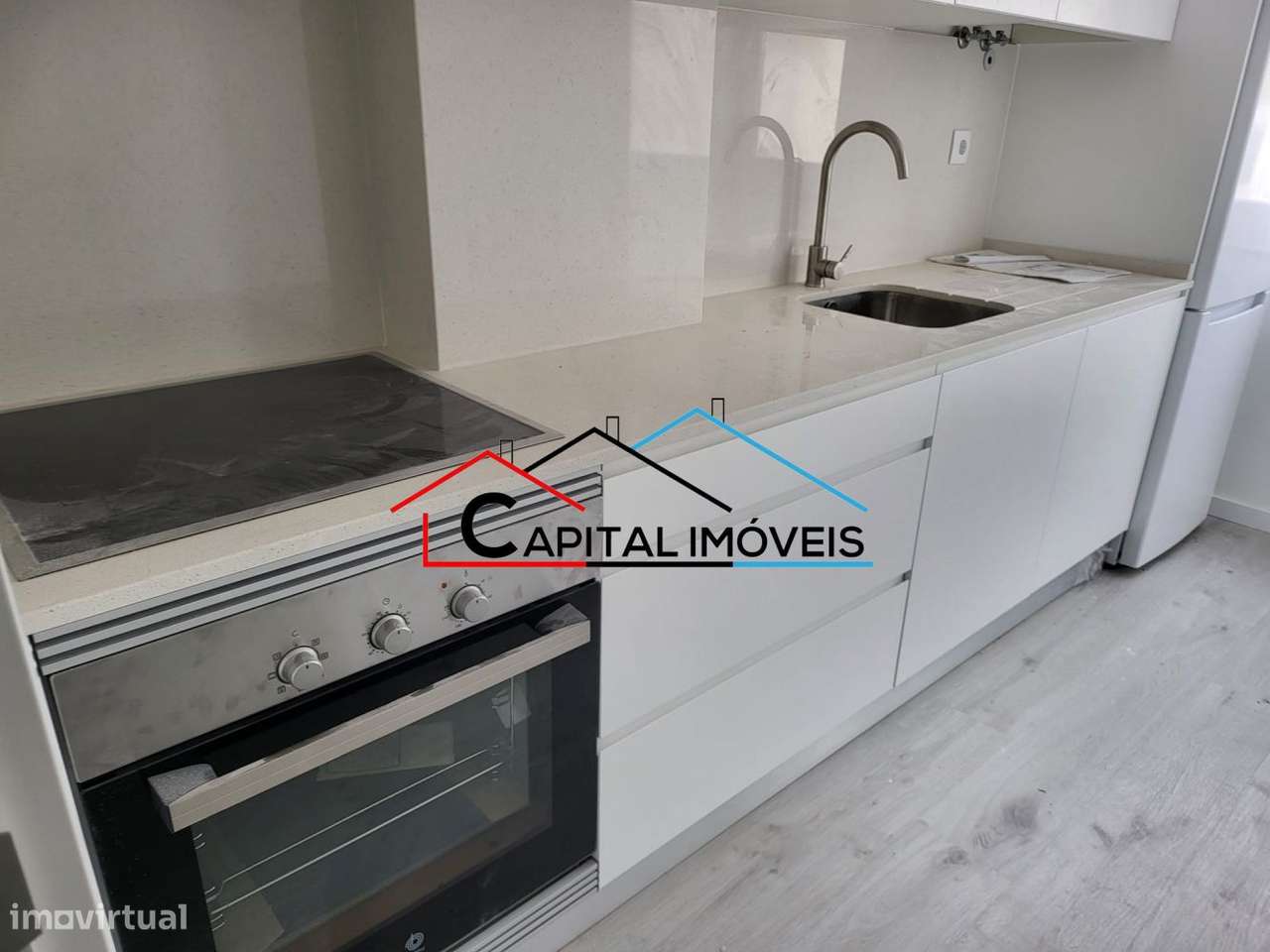 T1 Remodelado,  c/quintal, localizado no Barreiro.-0