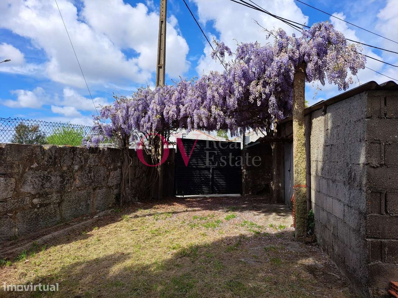 Vende-se Quintinha com moradia T4, a 2 minutos da circunvalação, junto-21