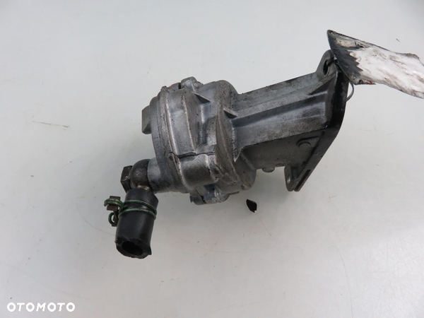 POMPA VACUM VW TRANSPORTER T4 2.4 D 075145100 - 8