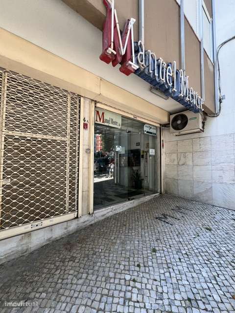Oportunidade de Investimento, loja c/dois pisos em Benfica!-14
