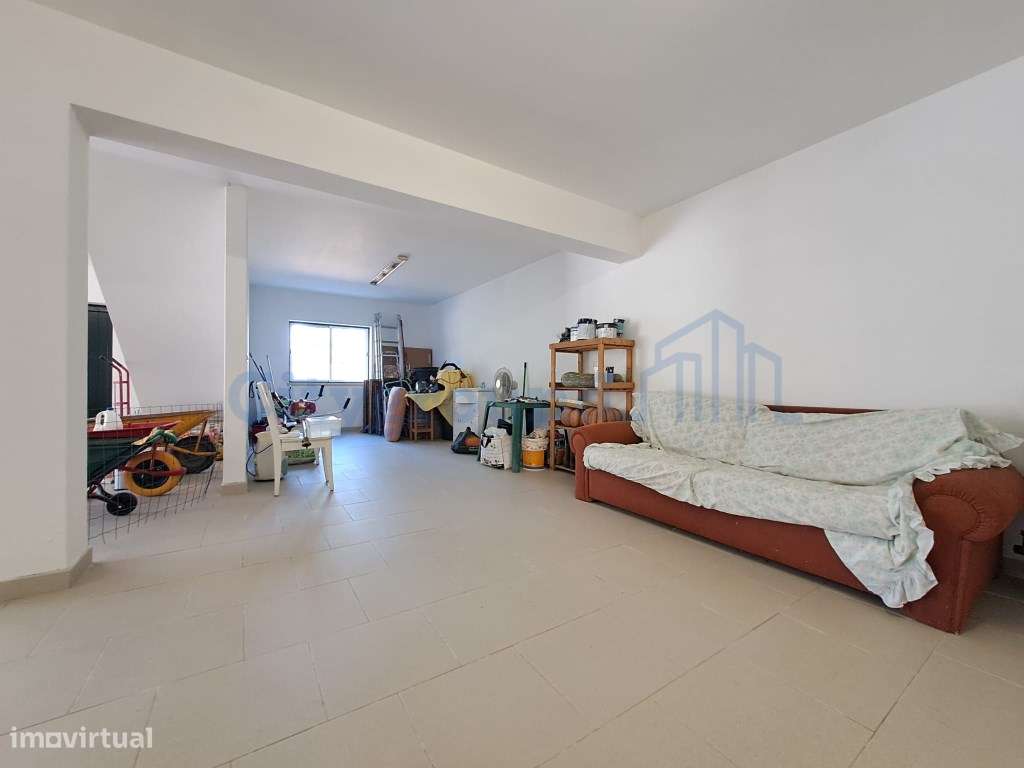 Moradia T3 com garagem em Alvorninha-21